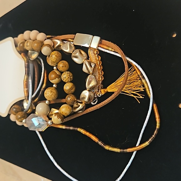 Several bracelets,  Carole INC - Picture 3 of 7